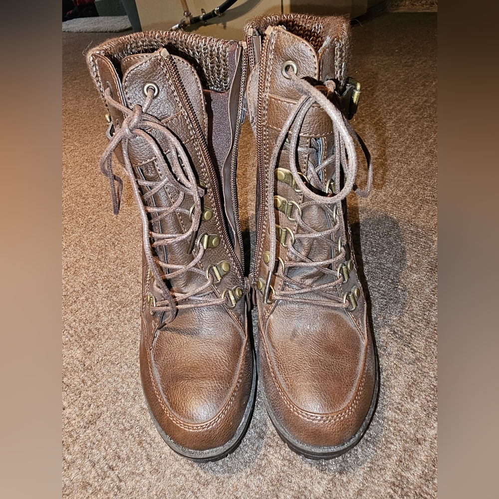 Global Win Women's ankle boots. Size 7.5